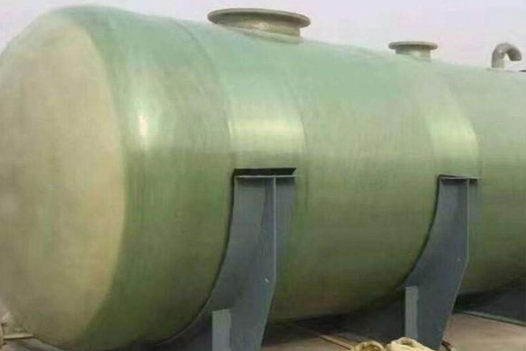 臥式（shì）玻璃鋼（gāng）貯藏罐